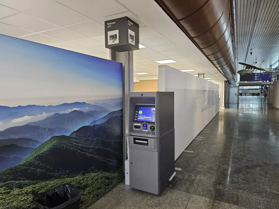 NLB bankomatas, Viešoji erdvė, Atvykimas