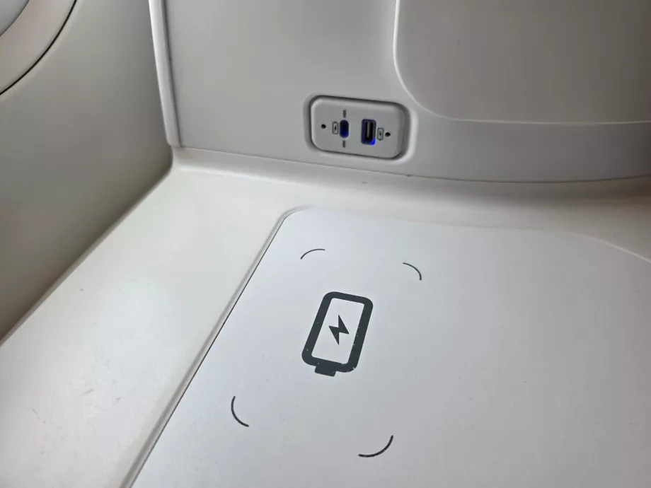 Belaidis įkrovimas ir USB prievadai