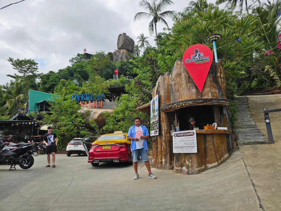 Kasos ir automobilių stovėjimo aikštelė "Overlap Stone 1