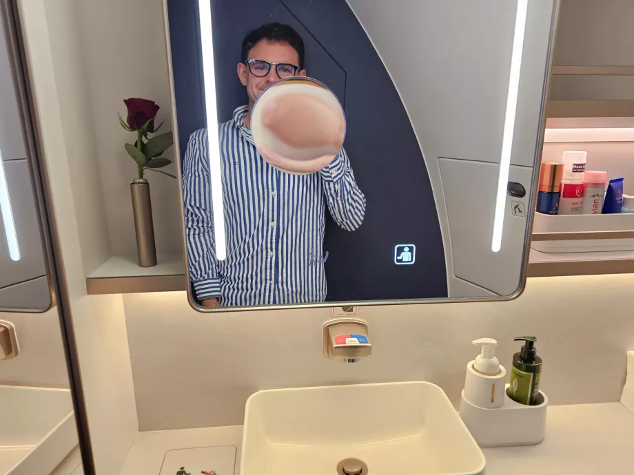 Aš pirmosios klasės keleivių tualete