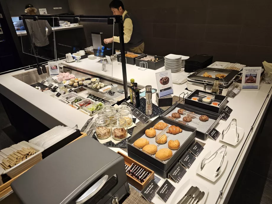 Užkandžiai švediško stalo bare