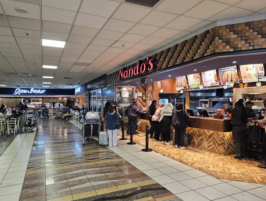 Viešojoje erdvėje esantis maisto prekių kiemelis