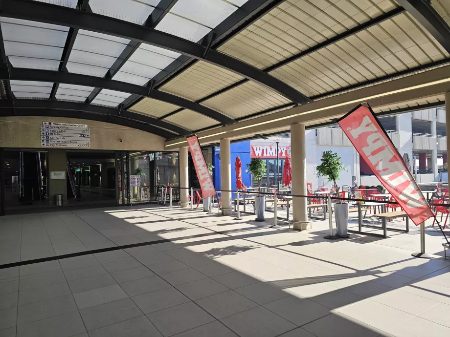 "Wimpy" pastate priešais terminalą