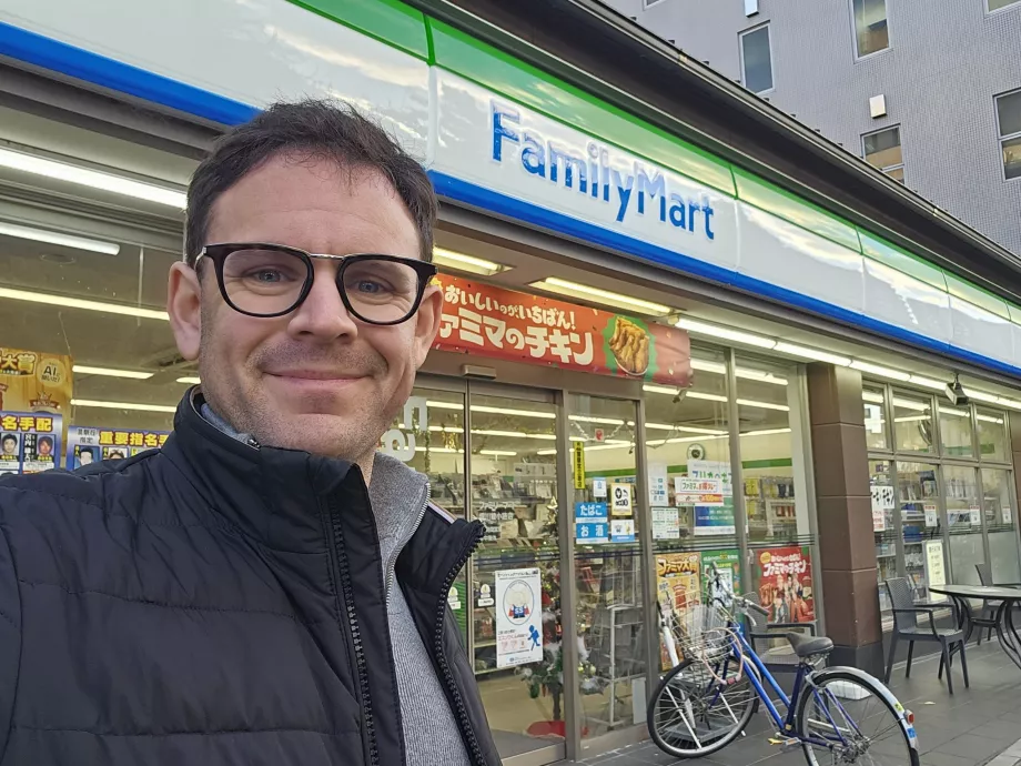 Aš priešais "Family Mart