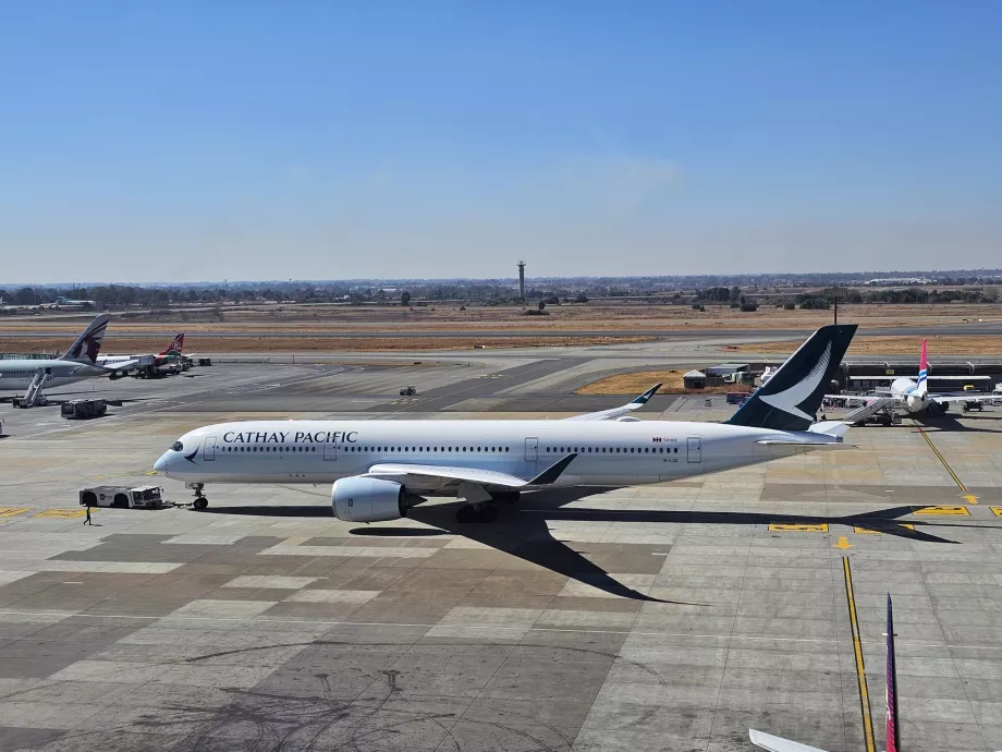 "Cathay Pacific", "Airbus A350" Johanesburgo oro uoste
