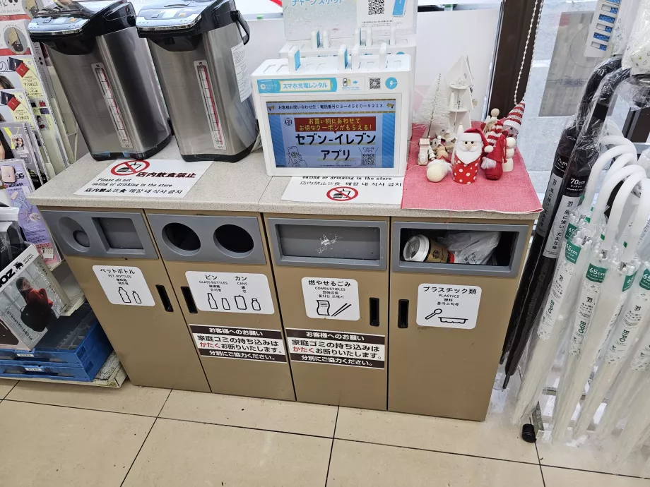 Atliekų šiukšliadėžės mini turgavietėse