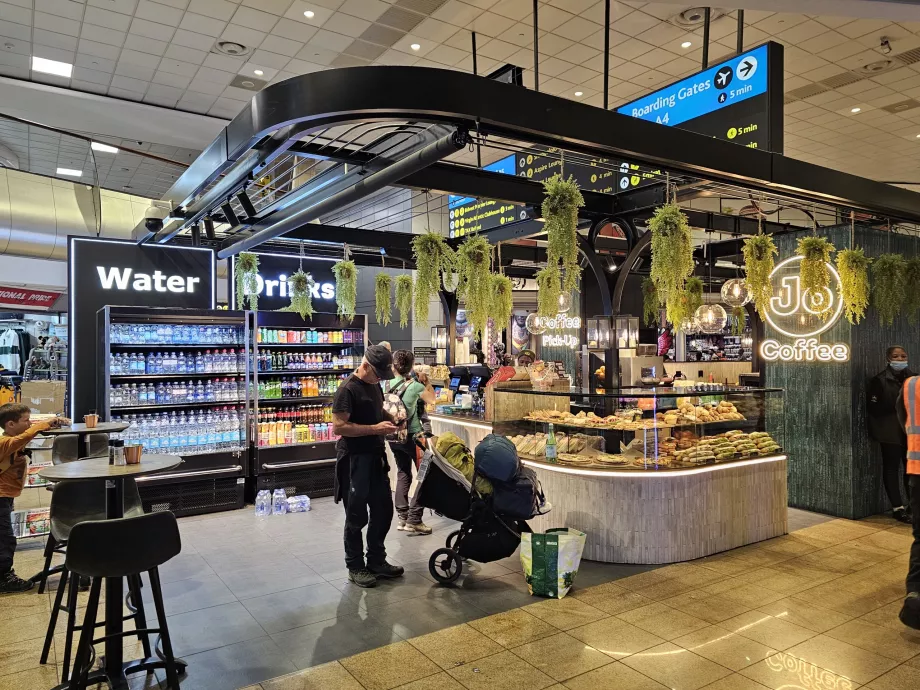 Kavinė tranzito zonoje