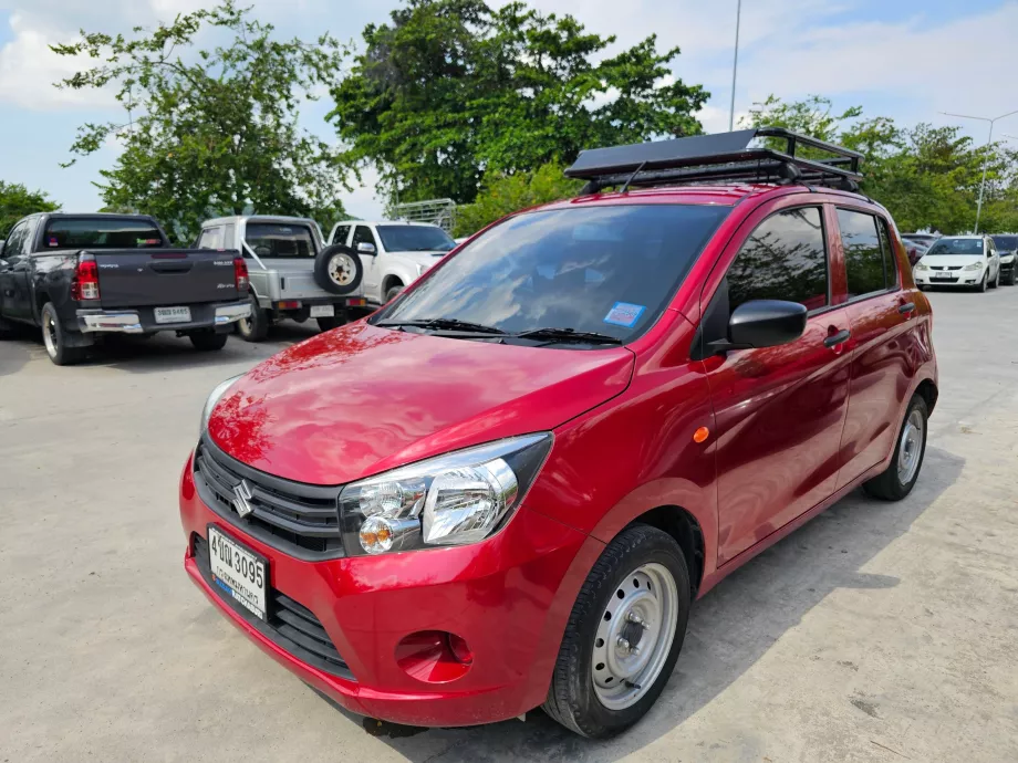 Nuomojamas automobilis prieplaukos automobilių stovėjimo aikštelėje