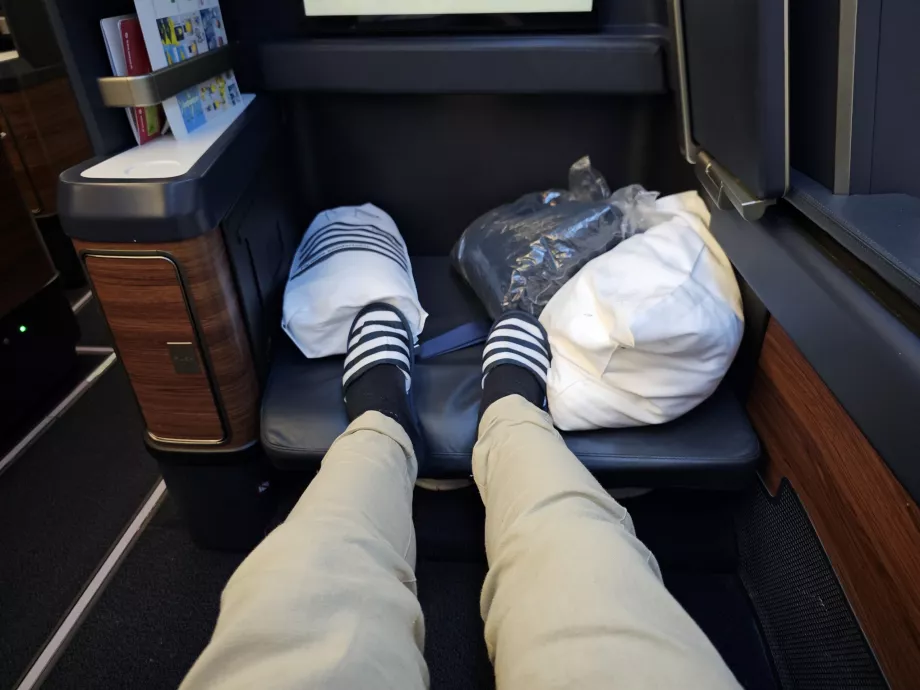 Erdvė kojoms sėdint