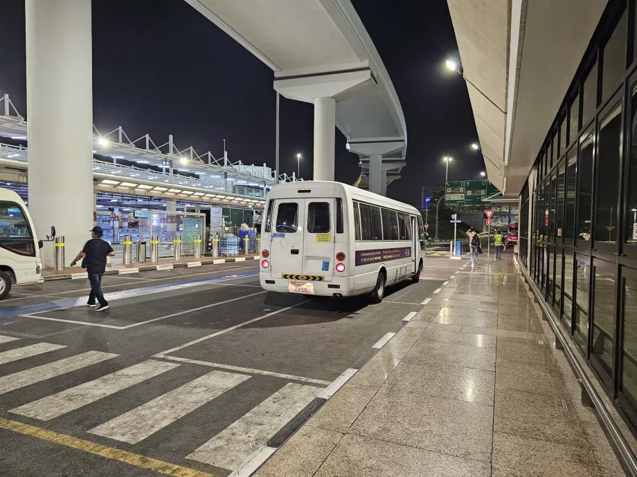 Viešbučio autobuso stotelė, 1 terminalas