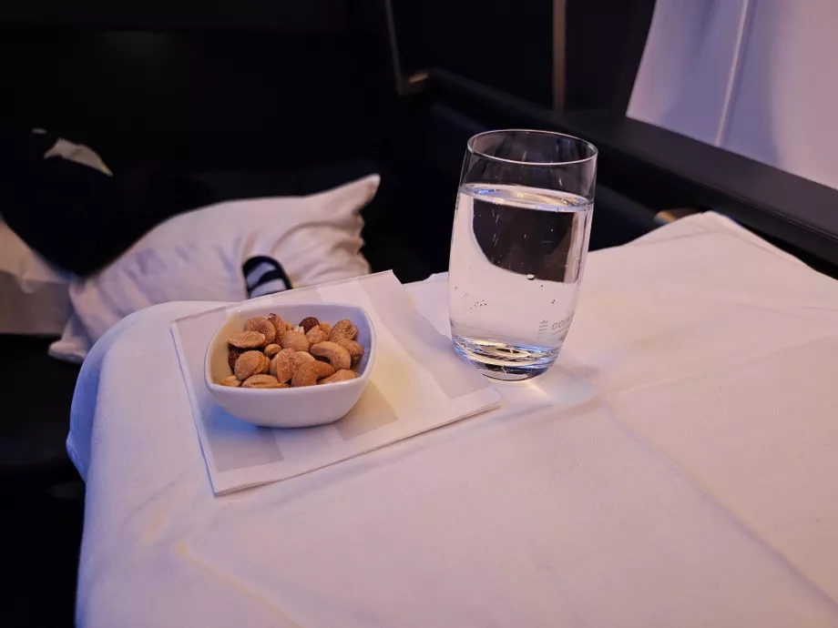 Riešutai prieš pagrindinį valgį