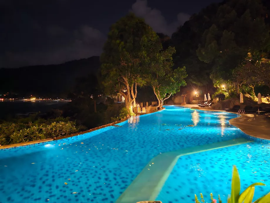 Didelis viešbučio baseinas