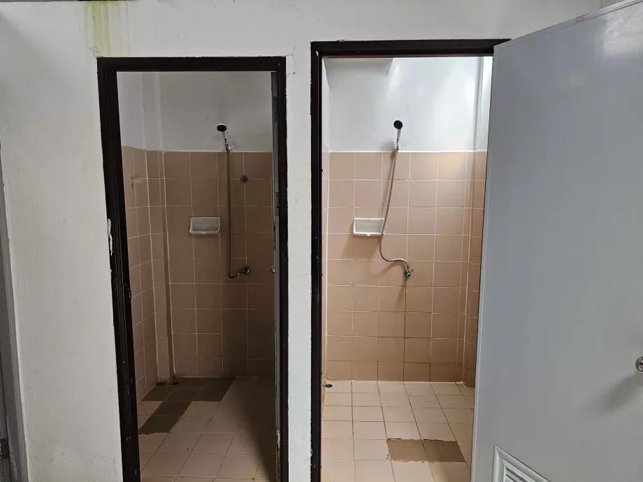 Nemokamas dušas prie Faeng Nojaus krioklio