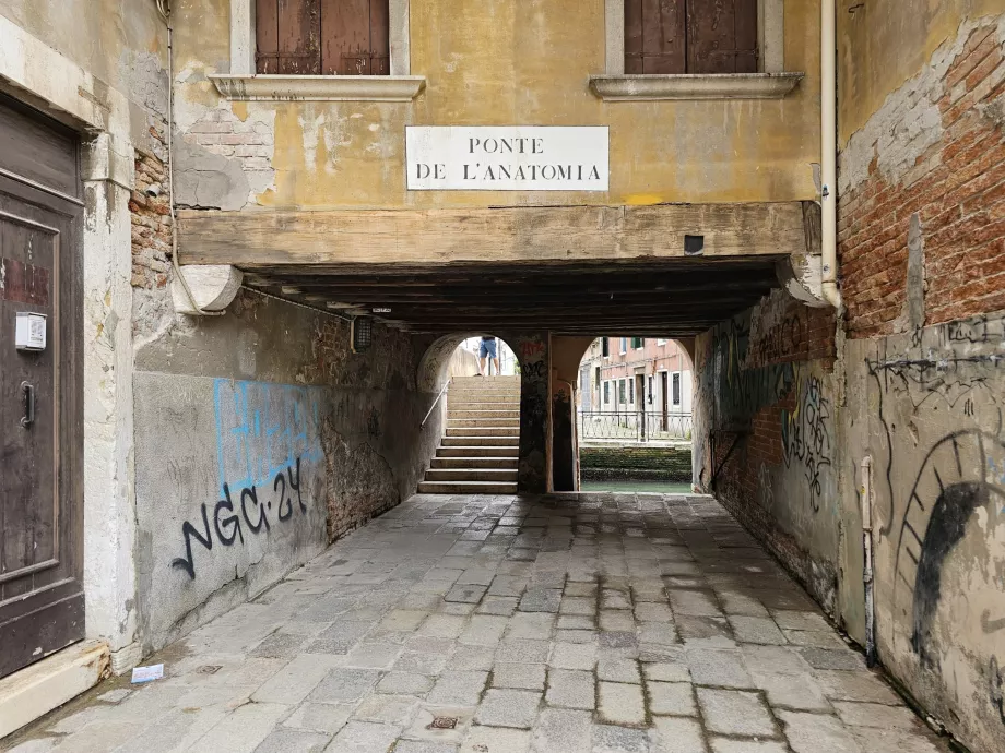 Praėjimai po namais Venecijoje