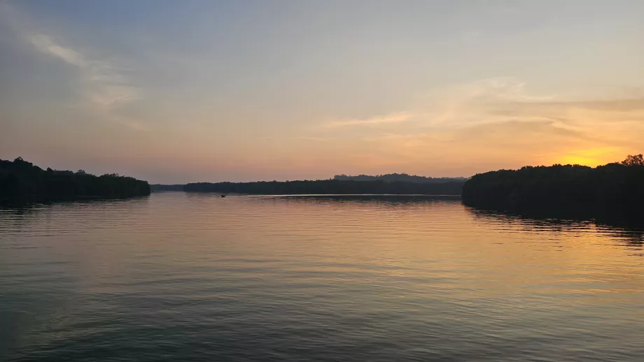 Kruizas Brunėjaus upe