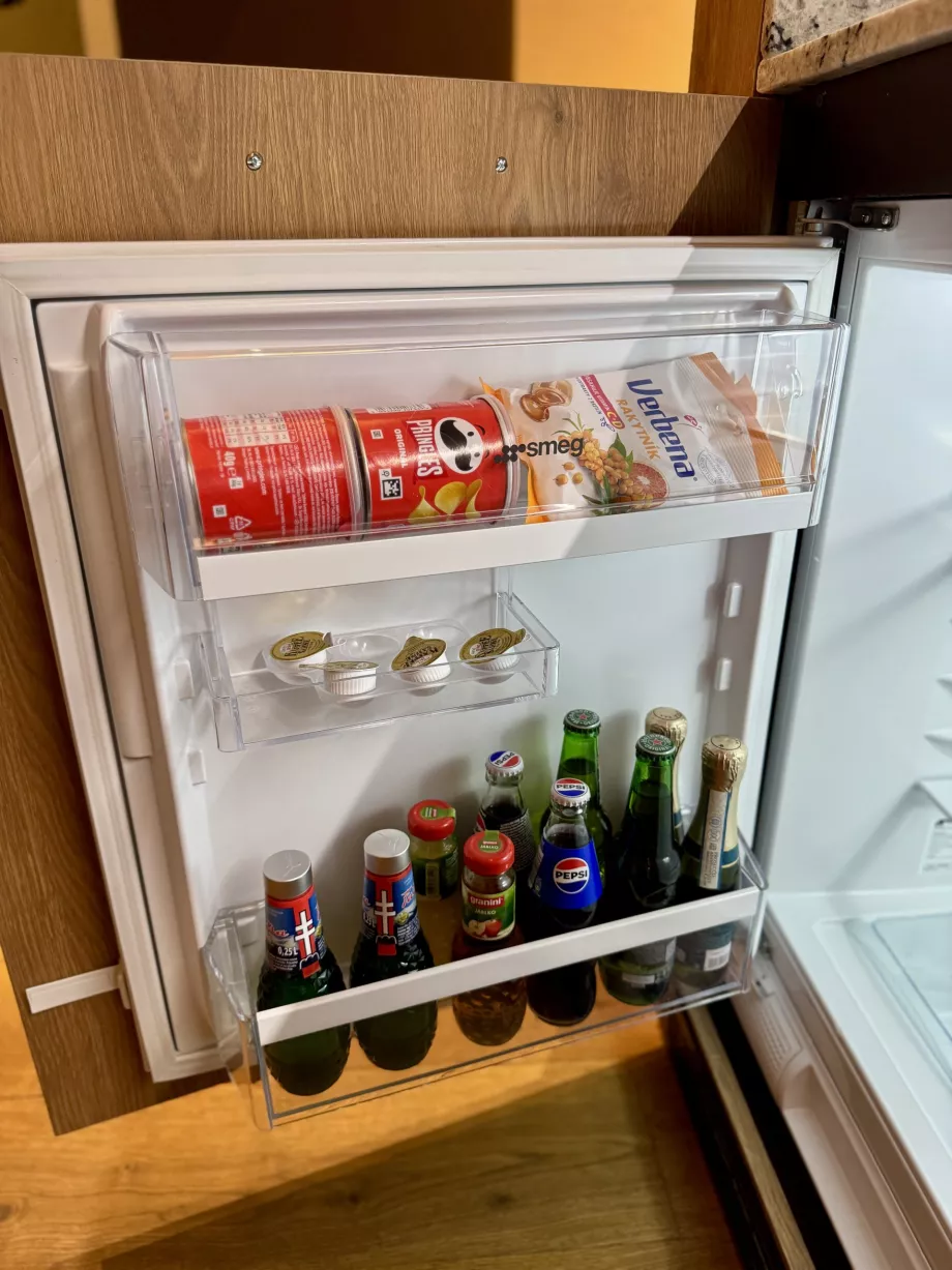 Šaldytuvas su nemokamu mini baru