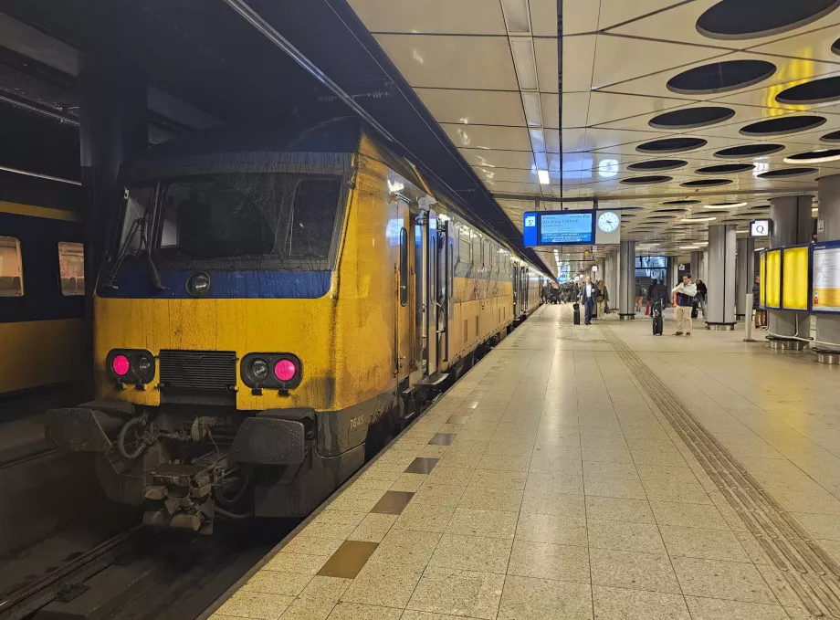 Traukinys AMS oro uoste