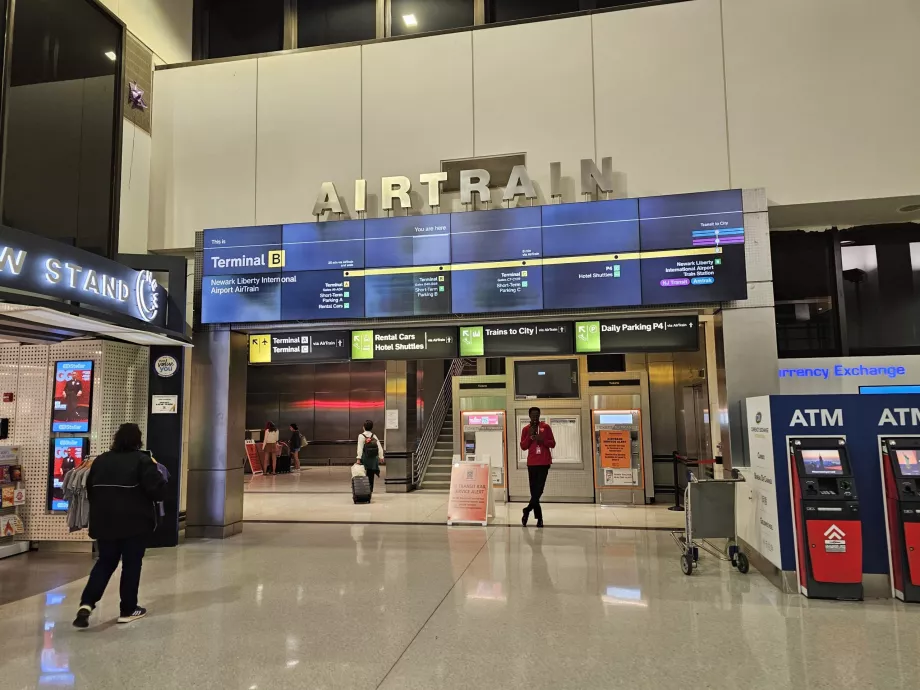 Įėjimas į "Airtrain" stotį