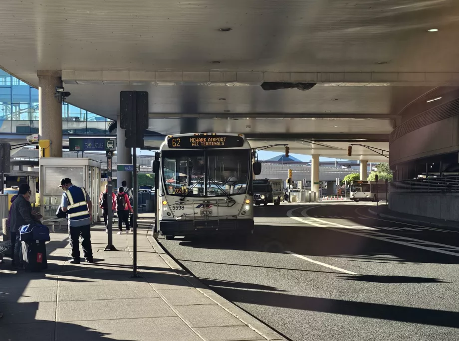 62 autobusas Niuarko kryptimi