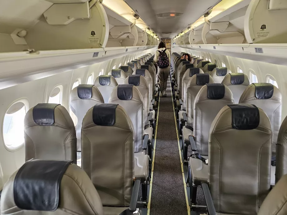 Interjeras, "Bombardies Dash 8-400