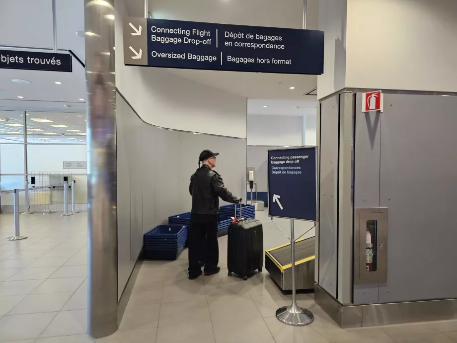 Pervežamo bagažo pakartotinės patikros pertvara