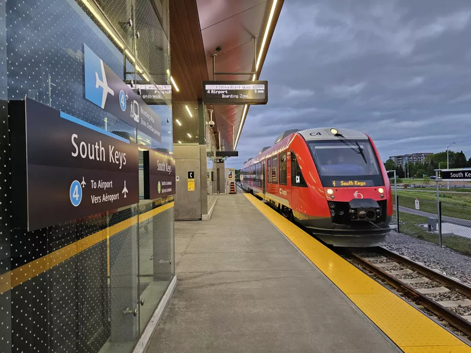 South Keys, persėdimo į traukinį į oro uostą stotis