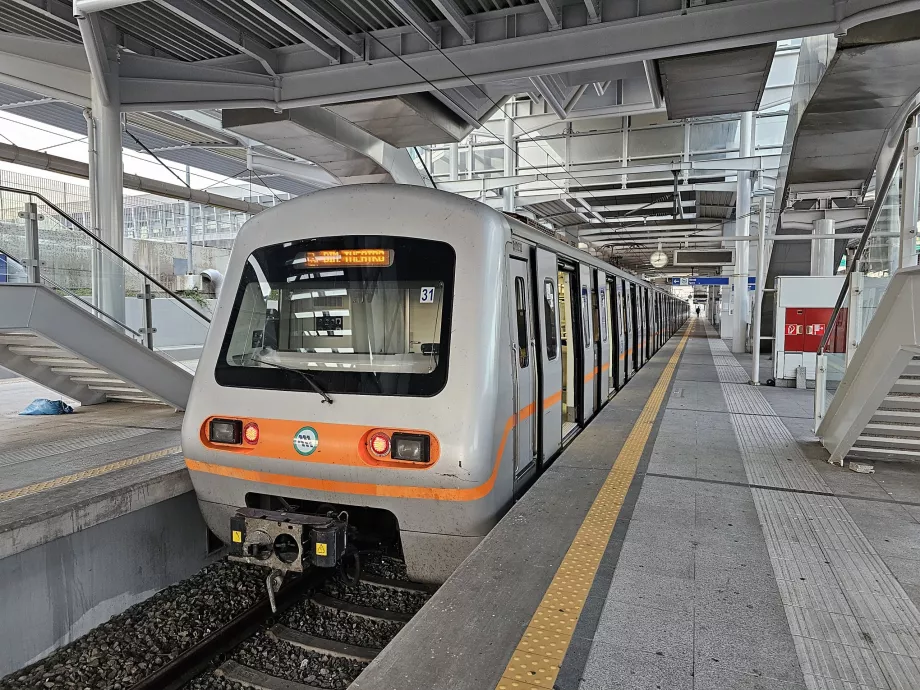 Metro, Atėnų oro uostas