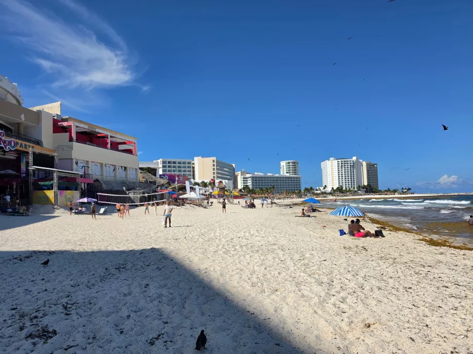 „Playa Gaviota Azul“ priešais „Coco Bongo“