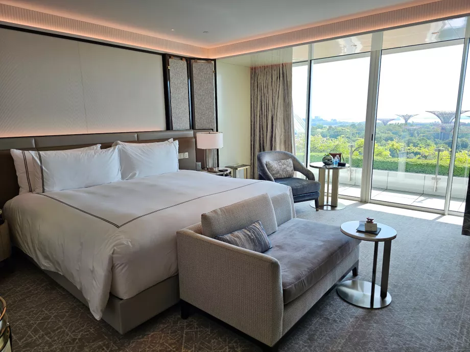 Kambarys su balkonu ir vaizdu