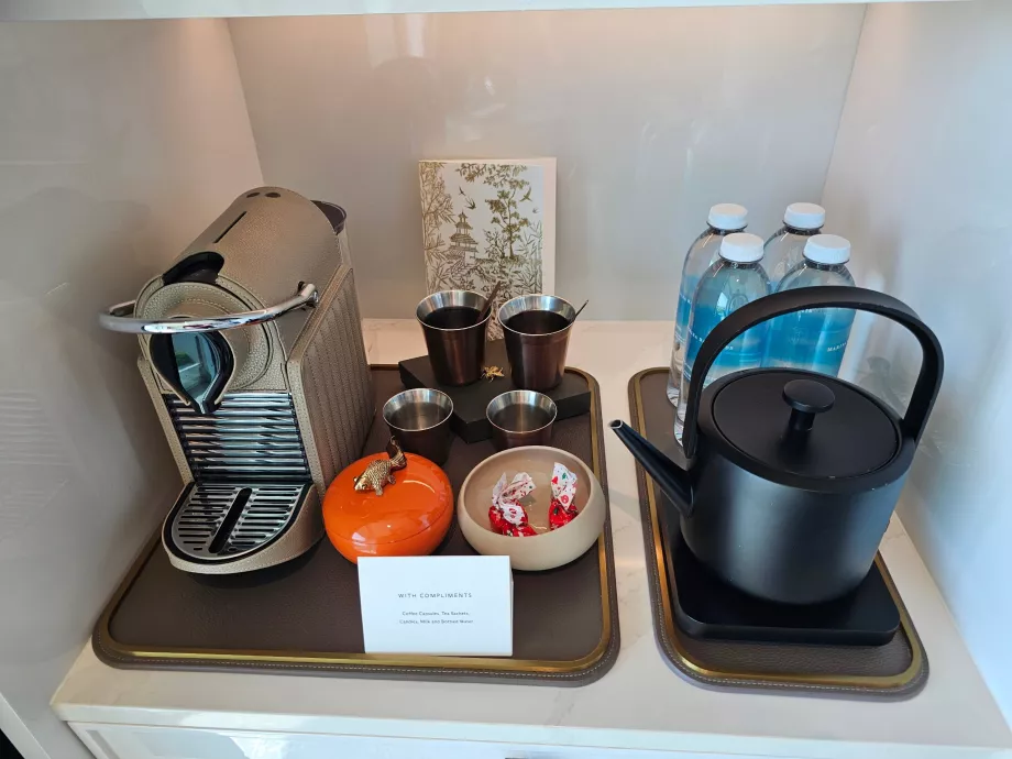 Kavos aparatas ir virdulys