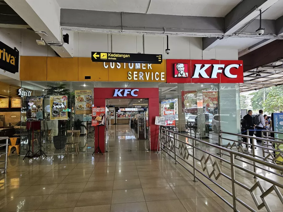 KFC priešais atvykimo salę