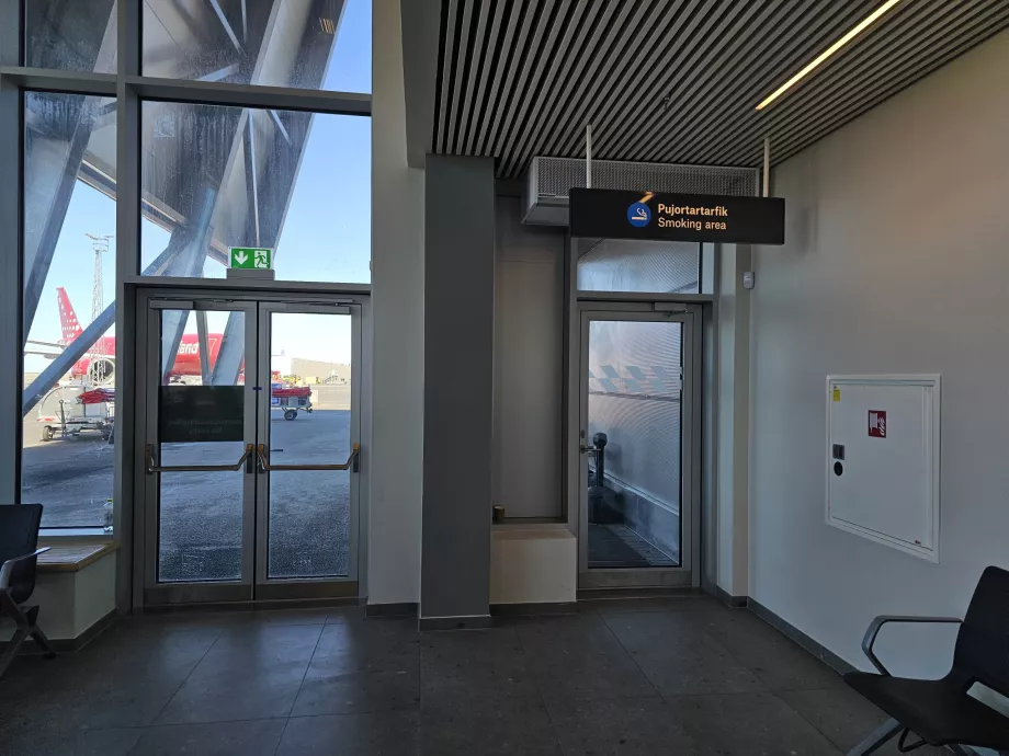 Rūkomasis kambarys tranzito skyriuje