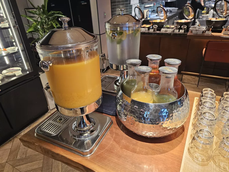 Pusryčiai - sultys ir vanduo