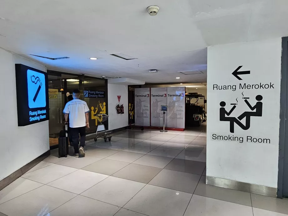 Rūkomasis kambarys, 3 terminalas