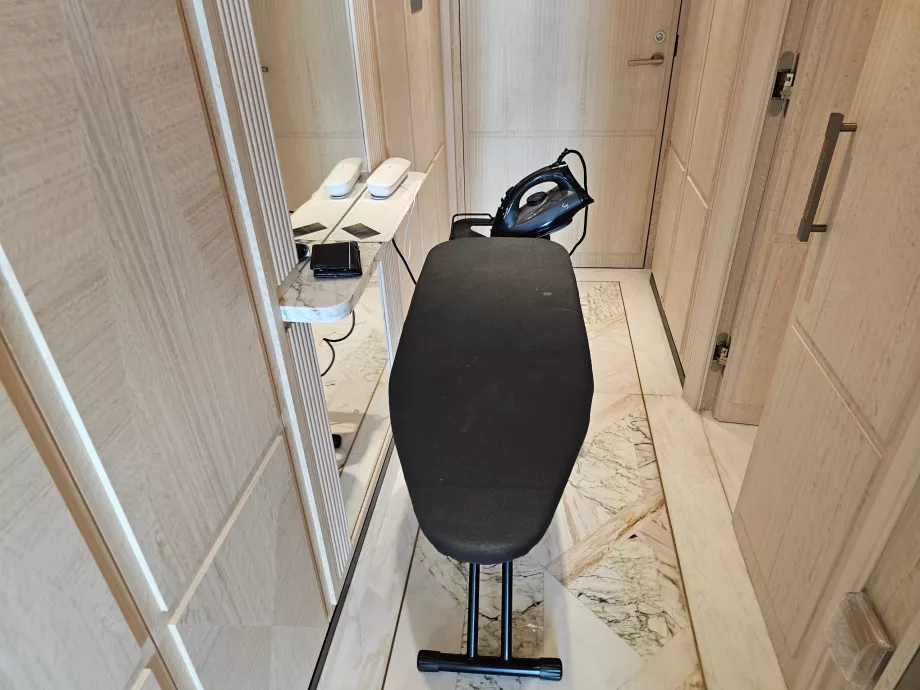 Lyginimo lenta kambaryje