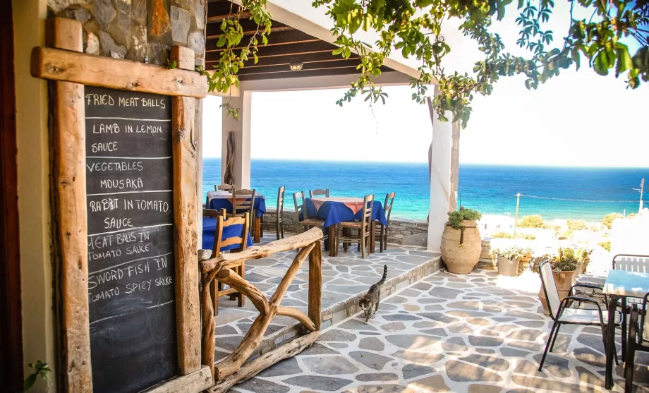 Tavernos