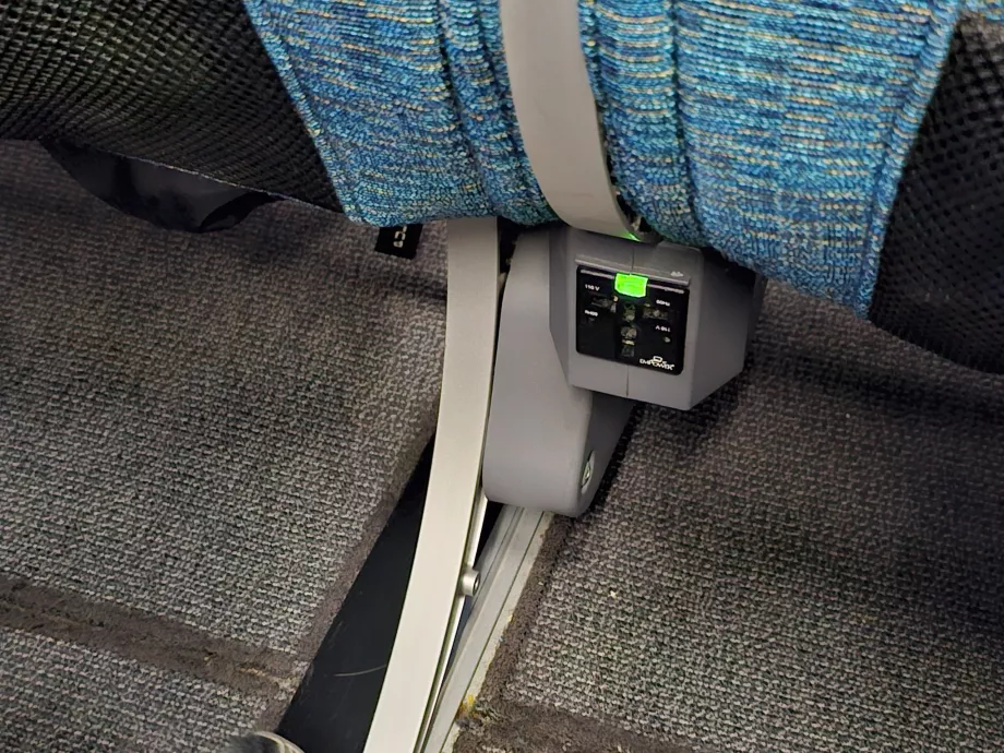 Elektroninės įrangos įkrovimo lizdas