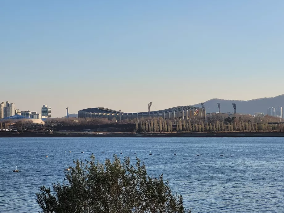 Olimpinis stadionas iš Ttukseomo parko