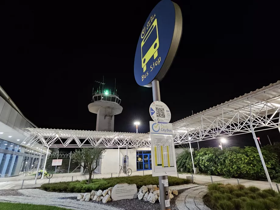 Tvarkaraštis autobusų stotelėje