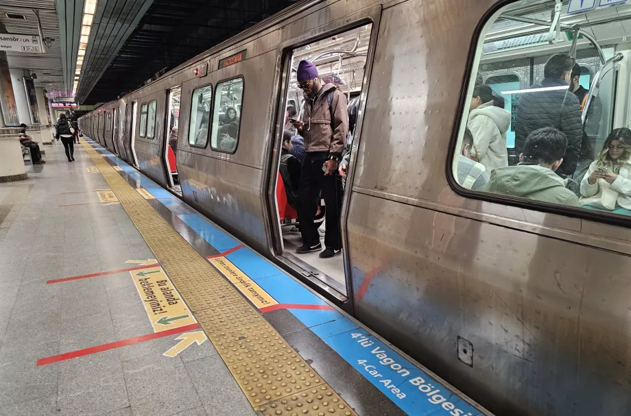 Stambulo metro traukinys