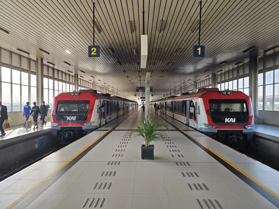 Traukinys iš YIA į miesto centrą
