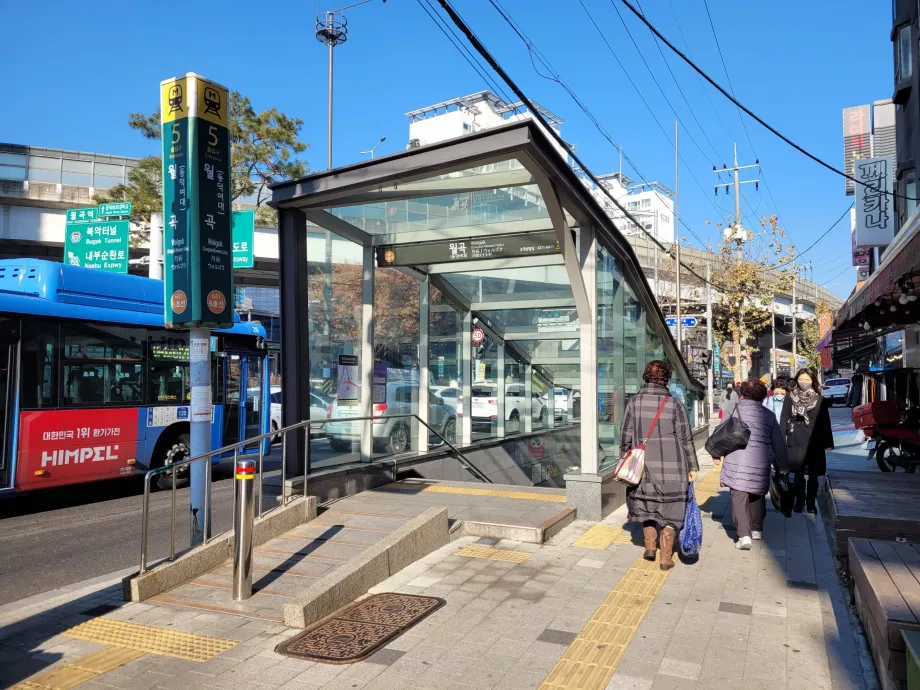 Įėjimas į metro, Seulas