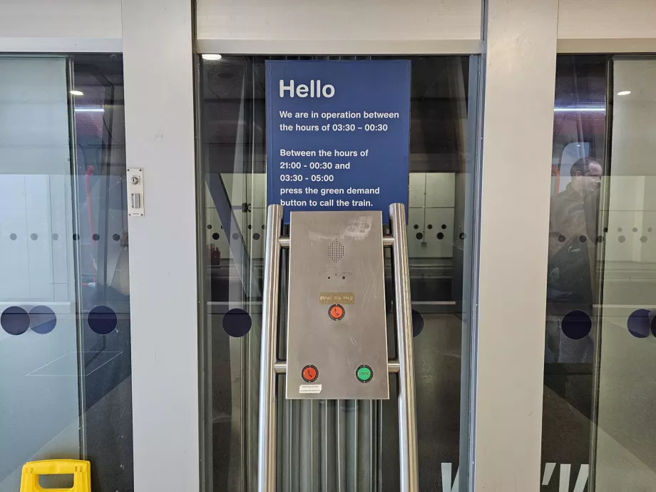 "AirTrain" darbo valandos