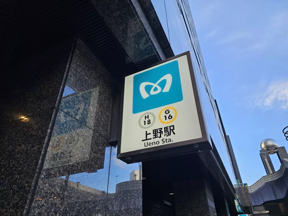 Įėjimo į metro stotį žymėjimas