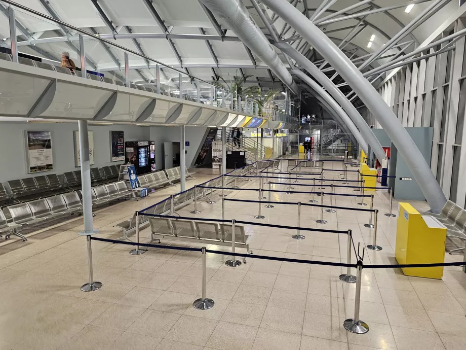 Tranzito zona ir išvykimo vartai, BRQ oro uostas
