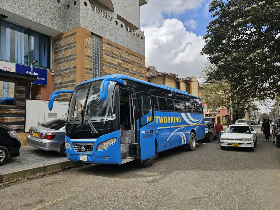 Autobusų stotelė Indijos gatvėje oro uosto kryptimi