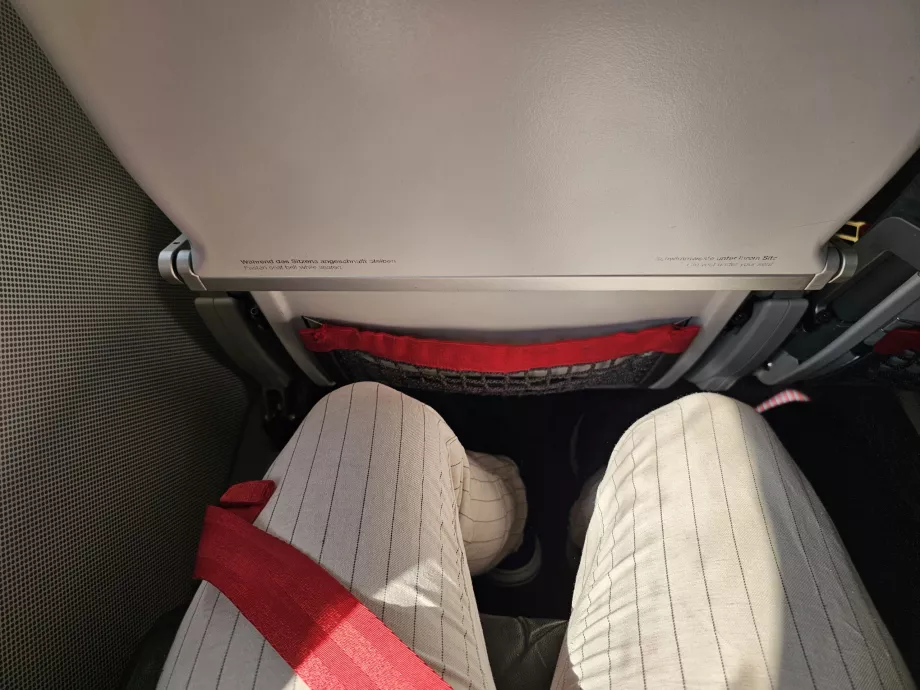 Kojų erdvė "Embraer E190" lėktuve