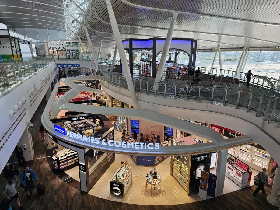 Parduotuvės tranzito zonoje, tarptautiniame terminale