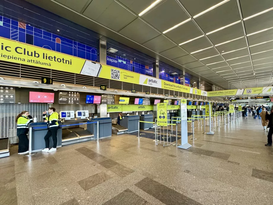 "airBaltic" registracija Rygos RIX oro uoste