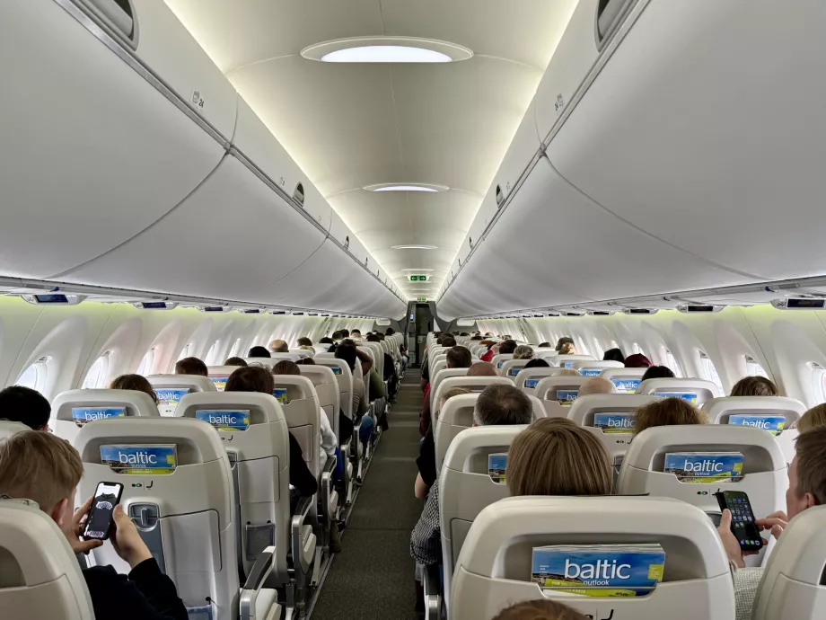 "airBaltic Airbus A220" interjeras
